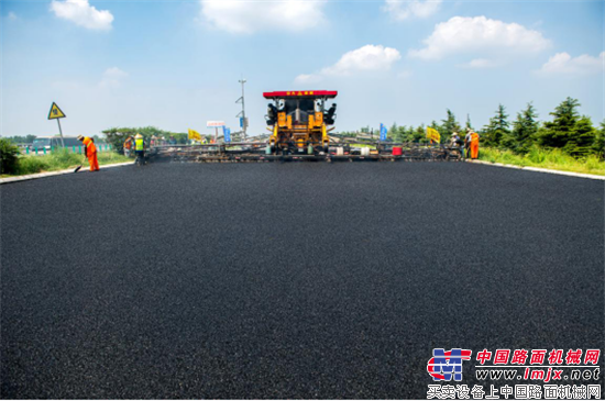 中大機(jī)械：不走尋常路 傳承匠心成就中國(guó)公路攤鋪專(zhuān)家